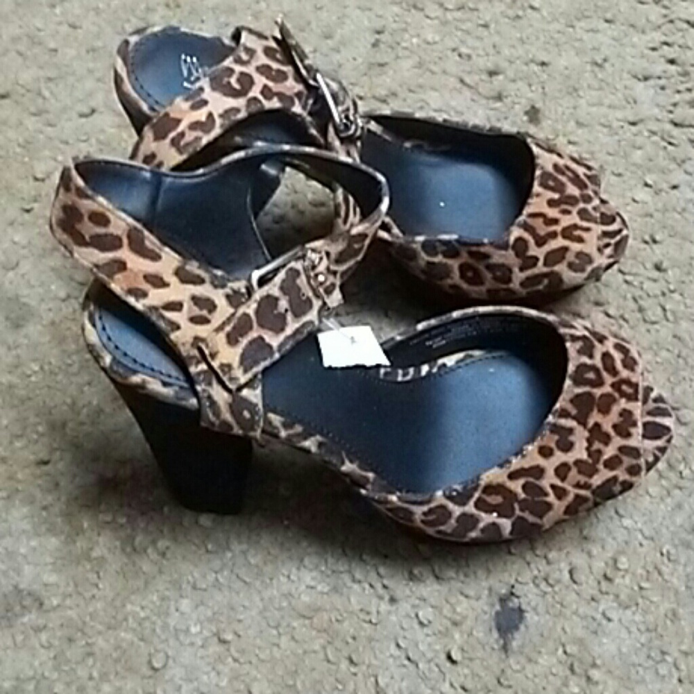 Brand new heels size 8